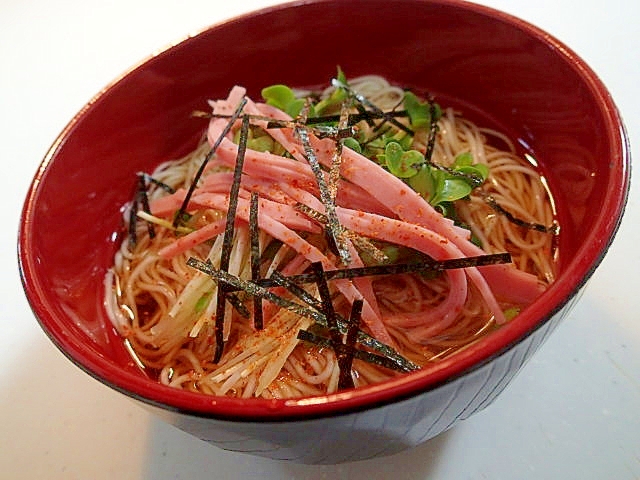 かいわれ大根と刻みハムと刻み海苔のお素麺