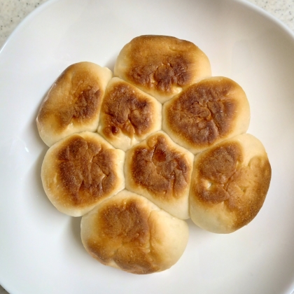 フライパンでパンを作りたくなって。
子供用に何も入れずに。
子ども達が沢山食べてくれました♪