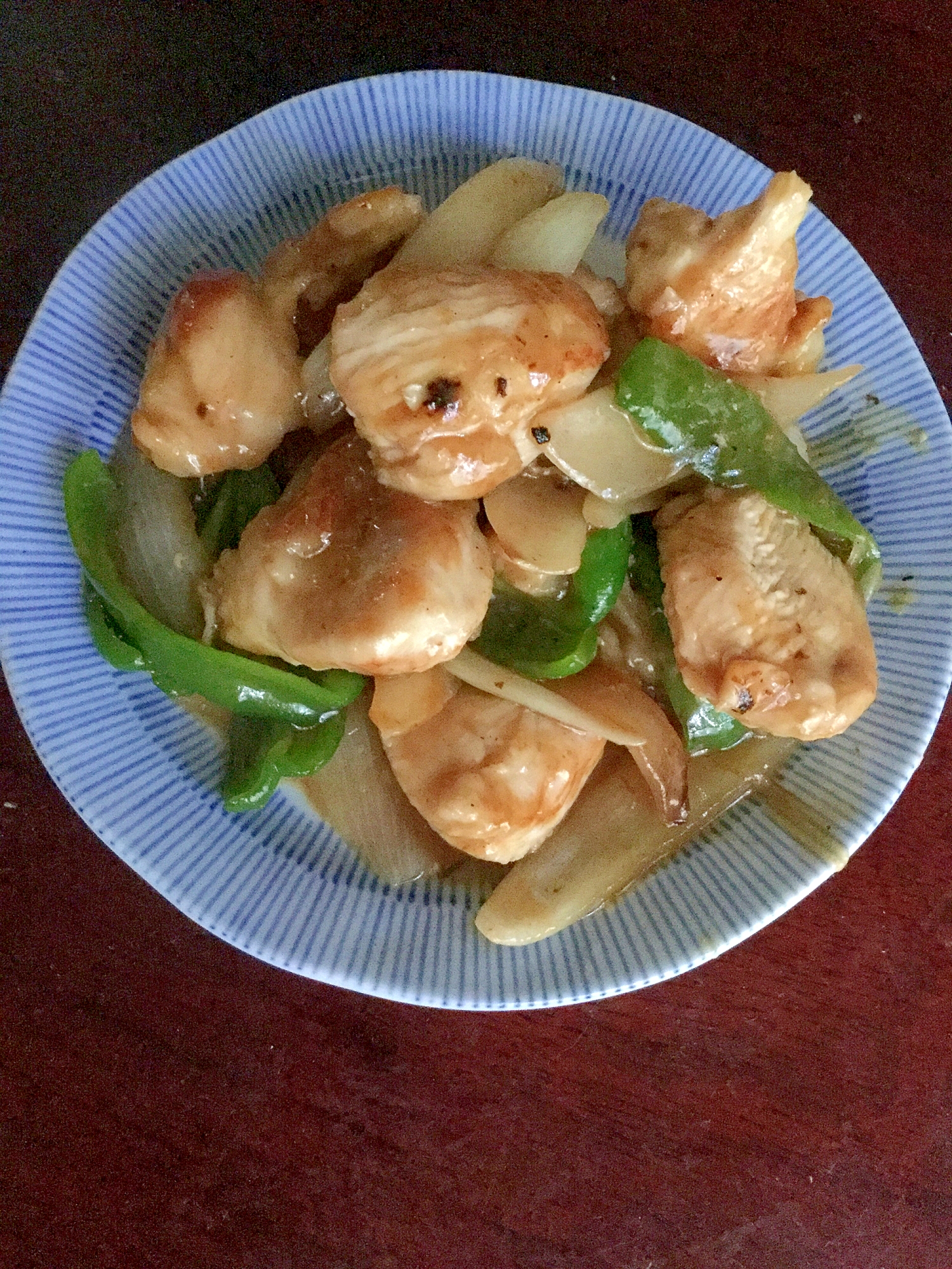 鶏胸肉と玉ねぎとピーマンのオイスター炒め。