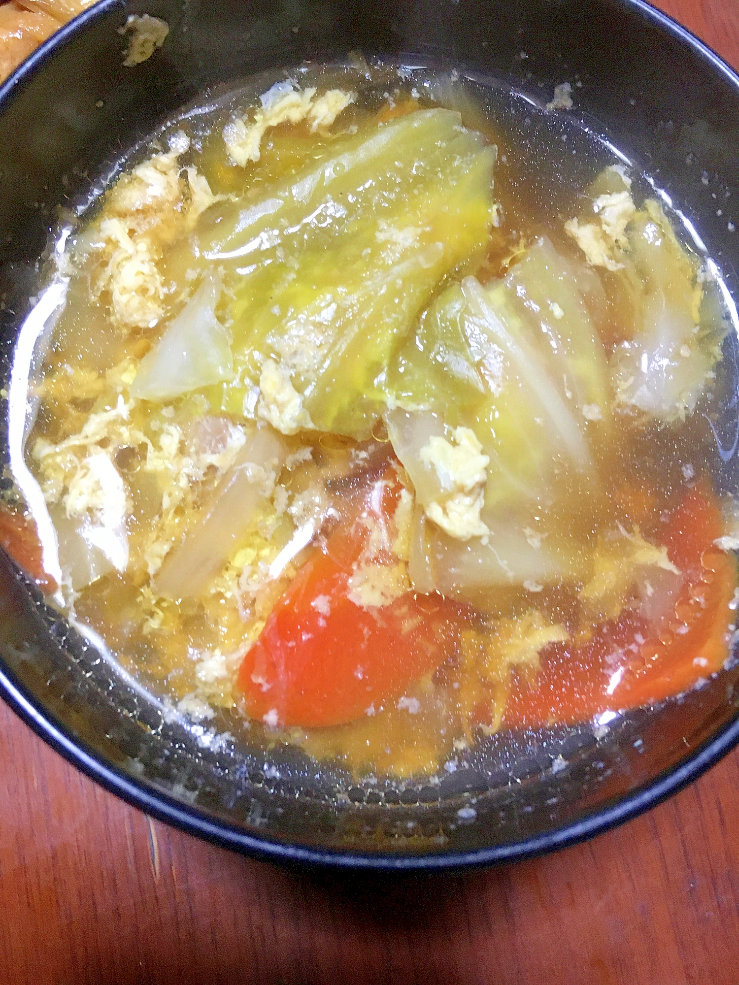 鶏肉とキャベツとにんじんの卵スープ