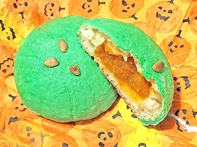 ハロウィンに!毒々しいカラーの南瓜メロンパン♪