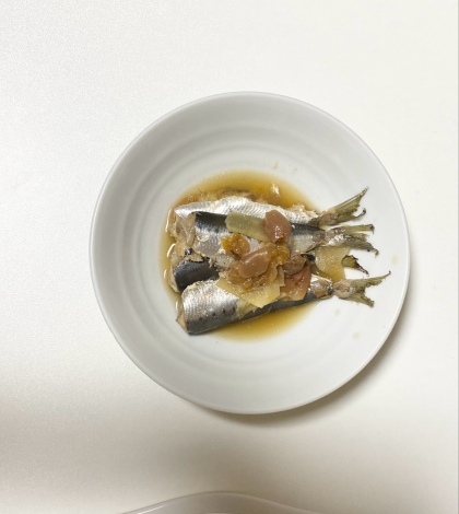 とるのは鱗だけ！ほろ苦いを楽しむいわしの丸ごと煮！