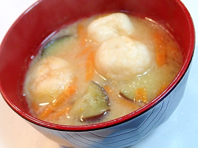 茄子と人参ともちふのお味噌汁 レシピ・作り方 by ぷ〜みぃまま