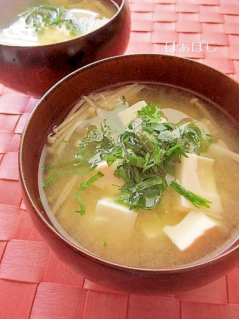 豆腐とえのきと大葉のお味噌汁