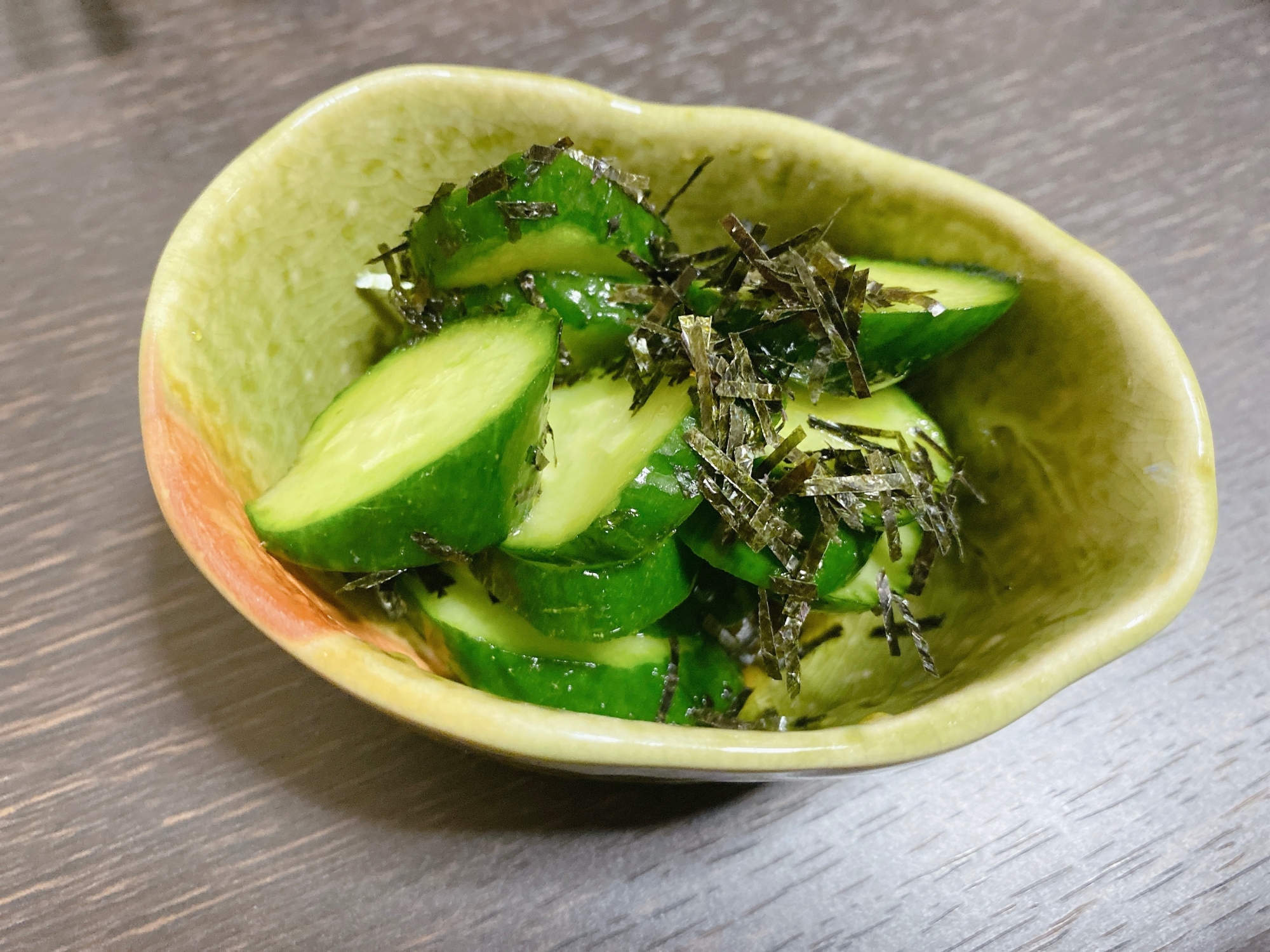 ごま油と刻み海苔でめっちゃ美味しいきゅうりの漬物