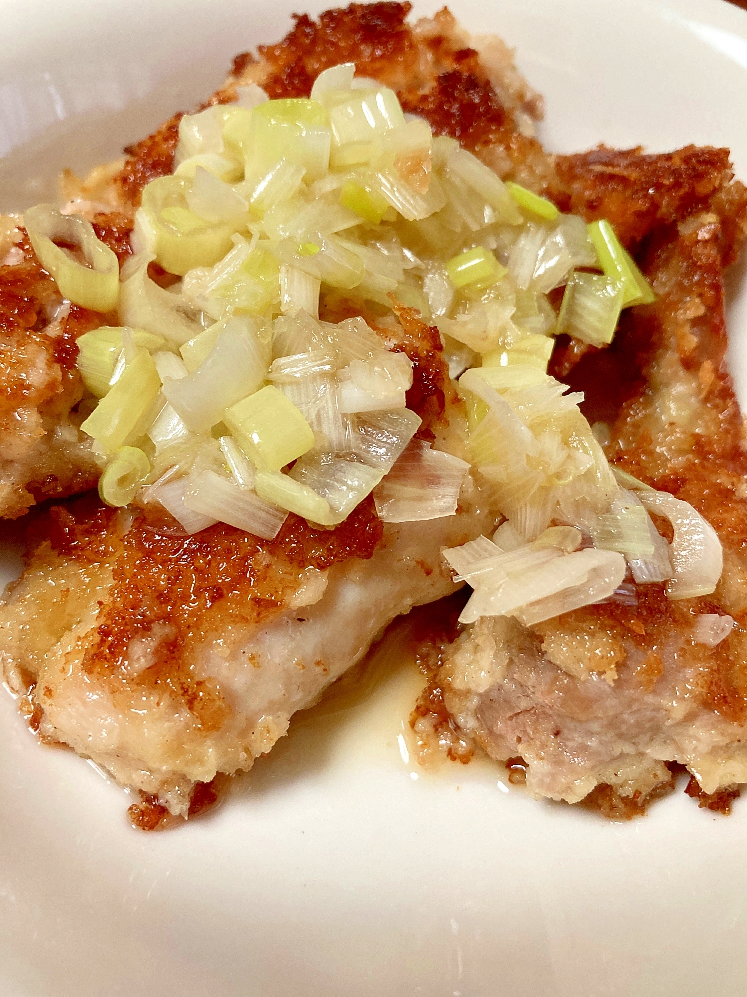 鶏肉パン粉焼きのネギ塩ソースかけ