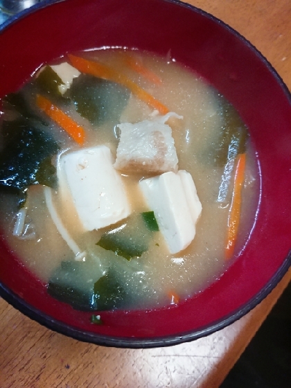 豆腐とキャベツとわかめのお味噌汁(^ ^)