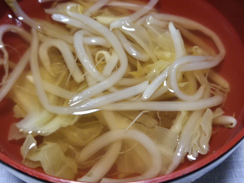 もやしとキャベツの白だしスープ