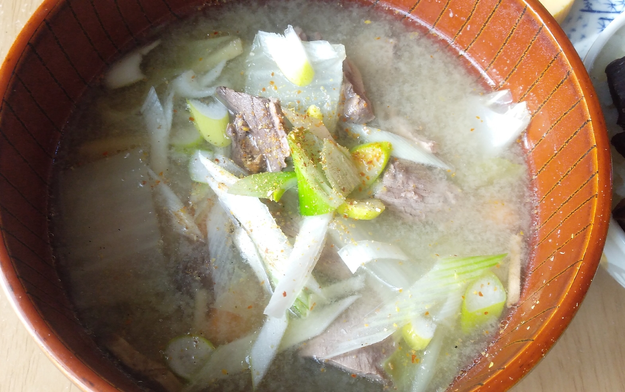 お椀に入ったまぐろの血合いのあら汁