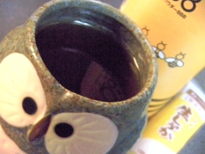 ホヌさんの写真の茶器可愛いですね～♪好みです^m^　・・とか言いつつ又こんな湯呑みを使う私・・(^_^;)☆甘くした生姜入りのお茶って好きです～。温まりました♡