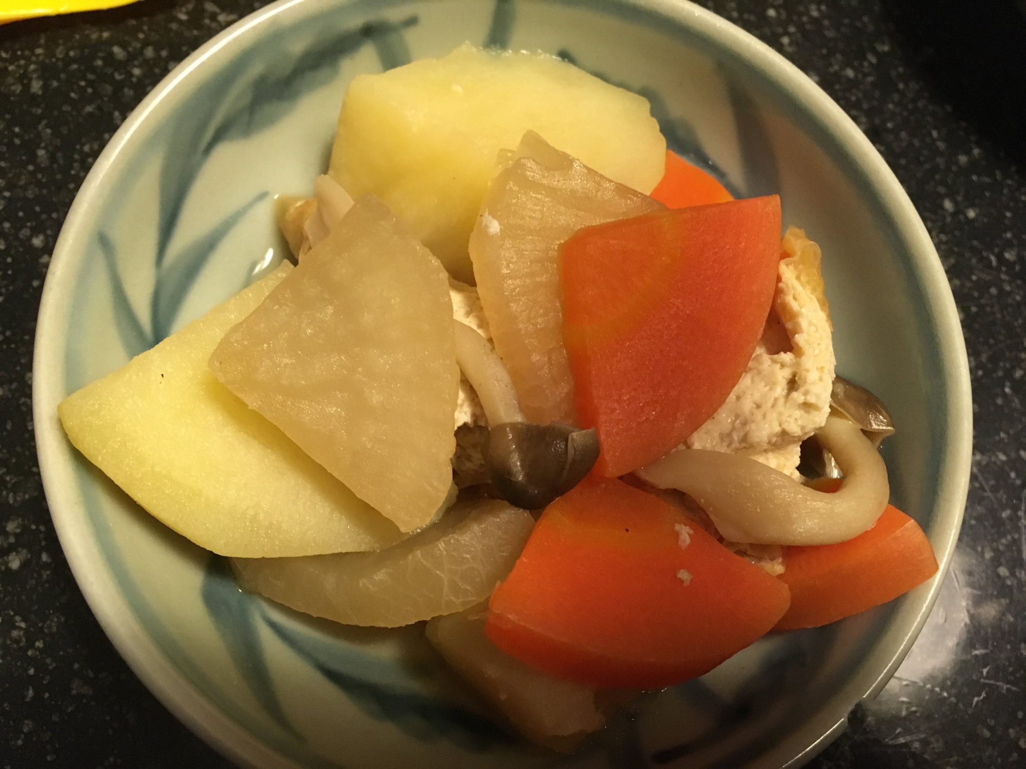 じゃがいもと人参と大根と油揚げとしめじの煮物 レシピ 作り方 By Tommeg12 楽天レシピ じゃがいもと人参と大根と油揚げとしめじの煮物 レシピ 作り方 By Tommeg12 楽天レシピ