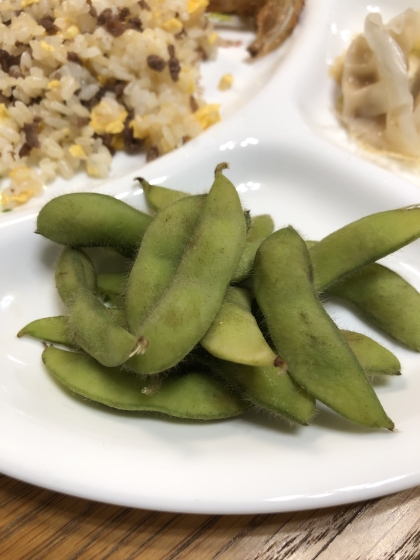 そろそろ枝豆も終わりの季節ですね。食べおさめと思いながらいそいそ茹でました(^^)