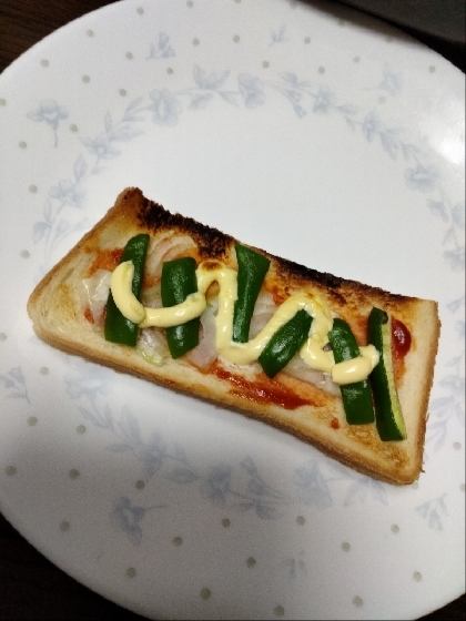 余ったパスタソースでピザトースト