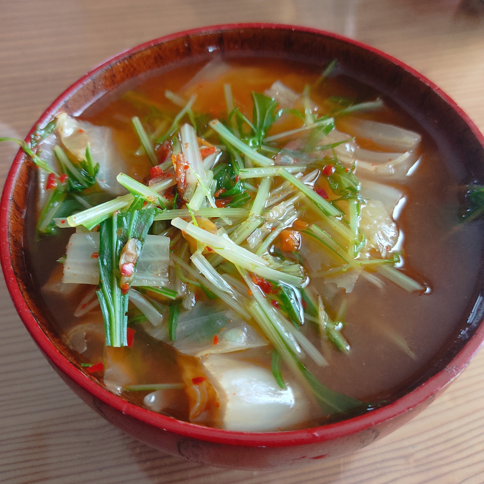 残りキムチで野菜味噌スープ