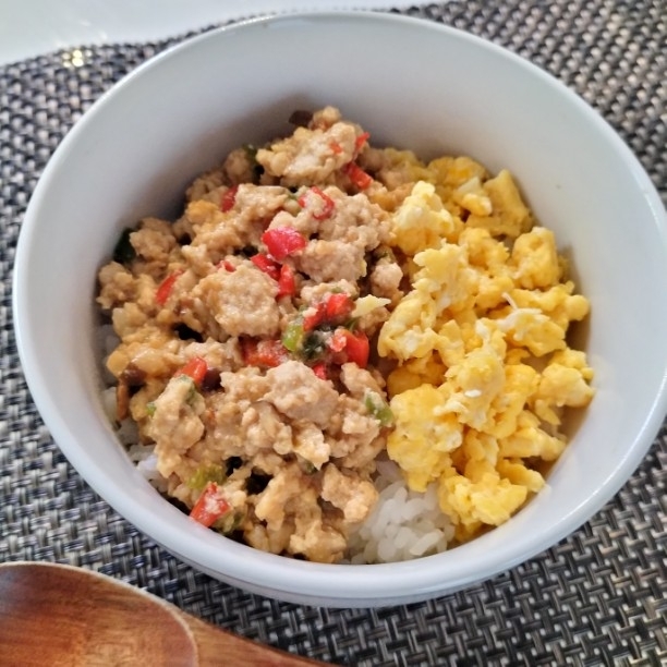 簡単！ご飯が進む　味噌鶏そぼろ丼