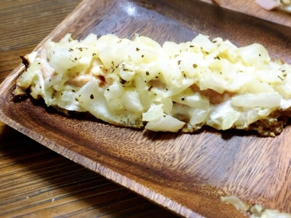 甘塩鮭のカレー焼き/玉葱マヨソース