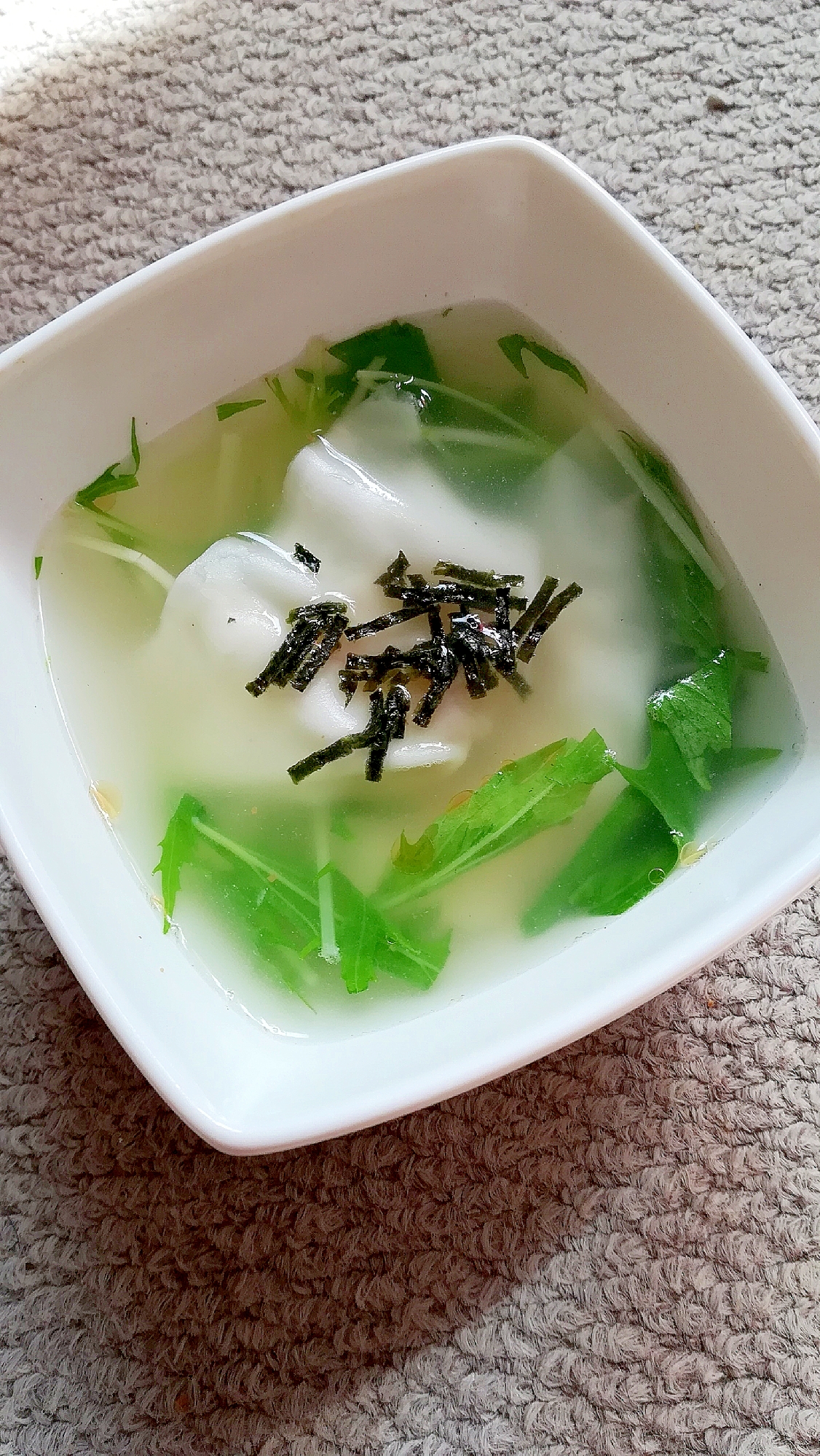 レンジで☆水菜と海老ワンタンの中華スープ
