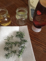 ローズマリービネガーとローズマリー蜂蜜 レシピ 作り方 By うみぼうず1961 楽天レシピ ローズマリービネガーとローズマリー蜂蜜 レシピ 作り方 By うみぼうず1961 楽天レシピ