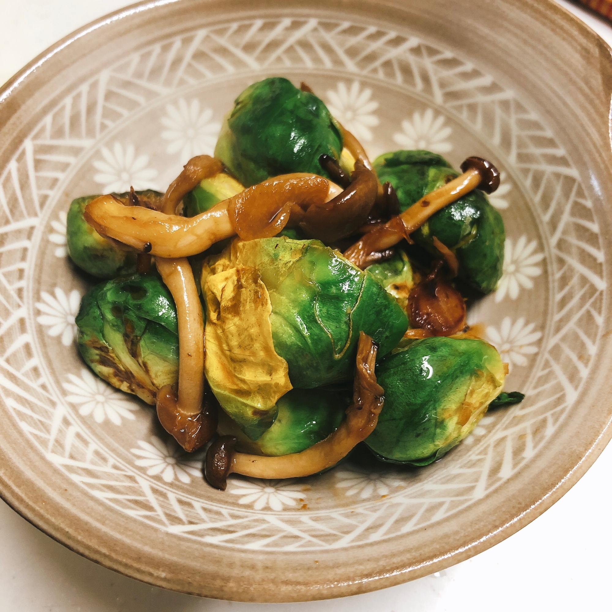 芽キャベツのにんにく醤油炒め