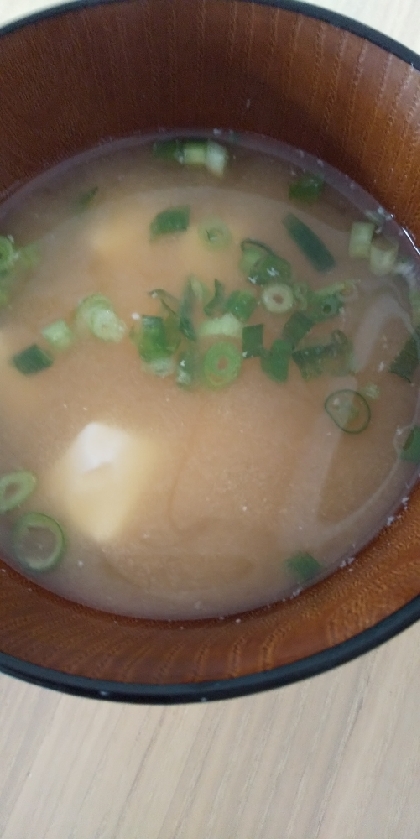 豆腐と小葱の味噌汁