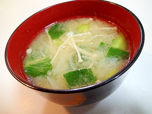 新玉ねぎとえのき茸とチンゲン菜のあごだし味噌汁