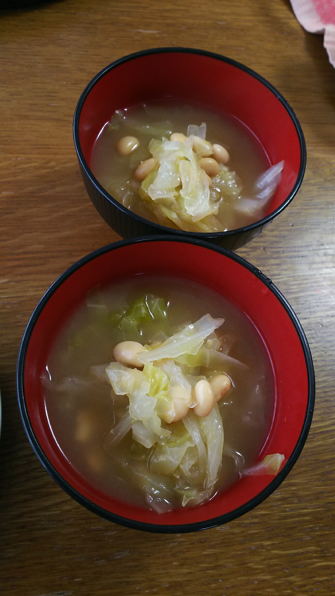 キャベツと大豆のお味噌汁