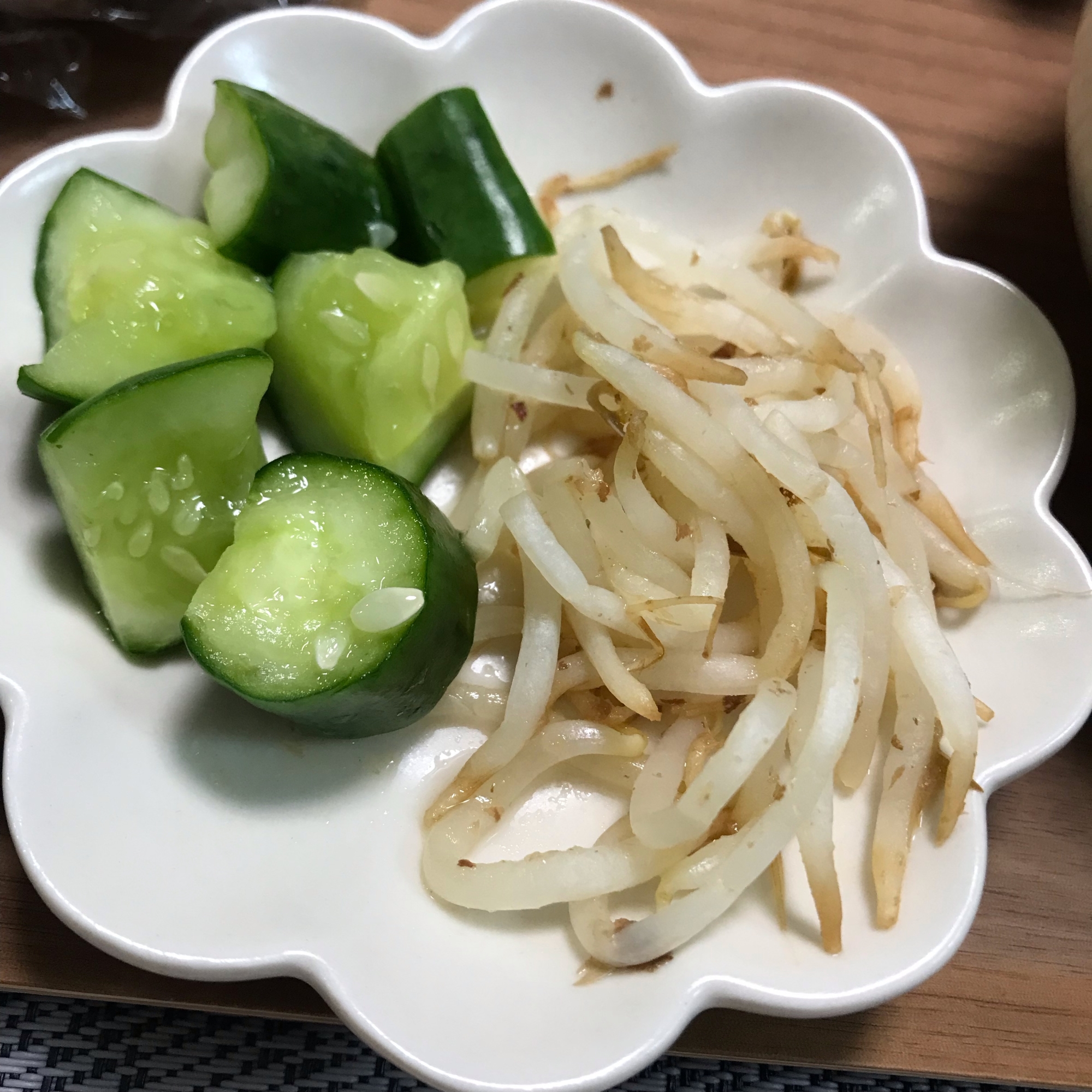 レンジで簡単♬梅おかかもやし