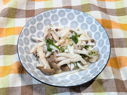 レンジで簡単♡長芋としめじのわさびポン酢和え