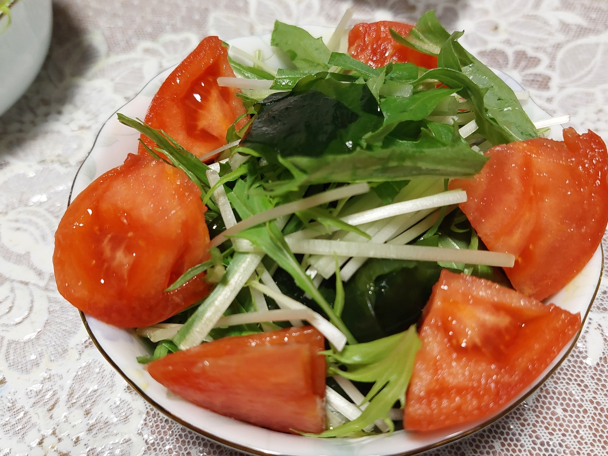 水菜とワカメとトマトのサラダ