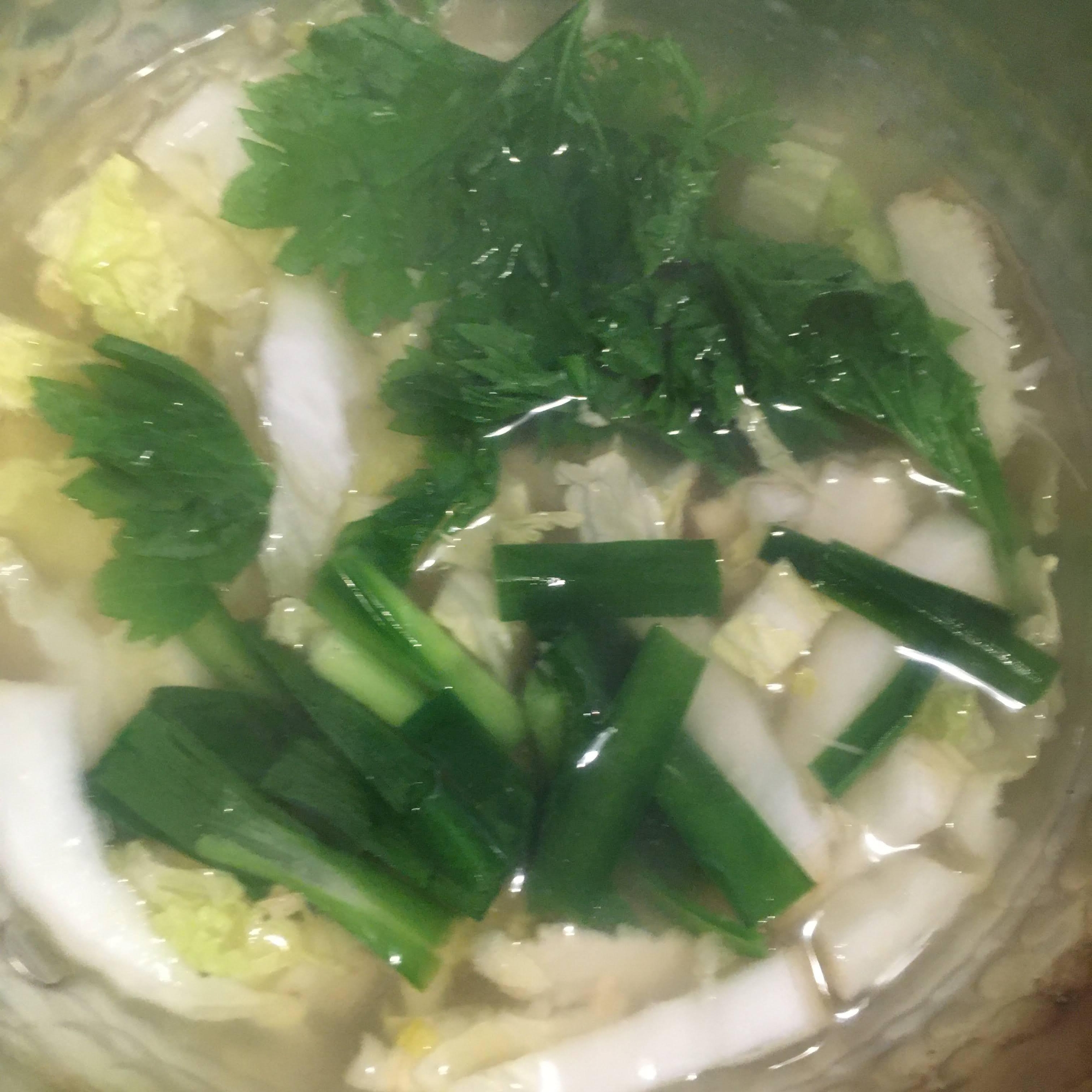 白菜、にら、わさび菜の味噌汁