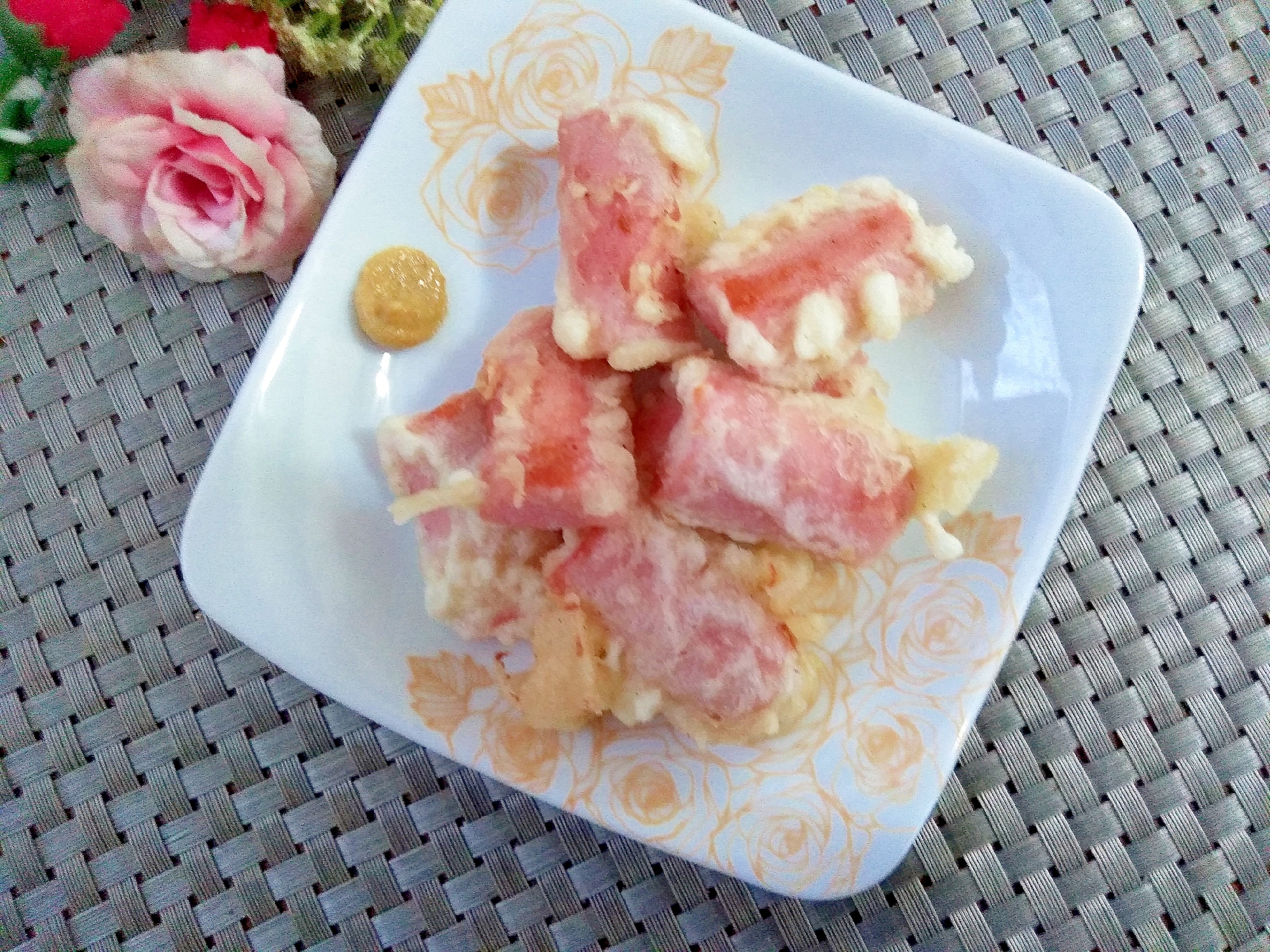 魚肉ソーセージの天ぷらを辛子醤油で