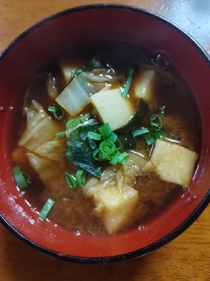 白菜と里芋のお味噌汁