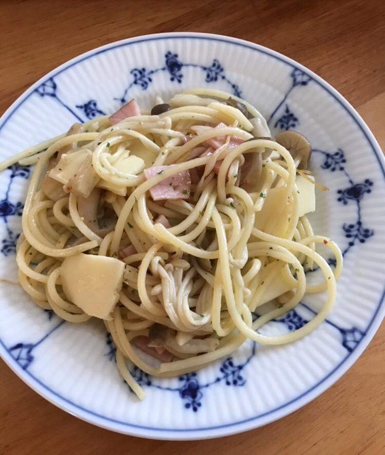 ハムとキノコ、スライスチーズのパスタ