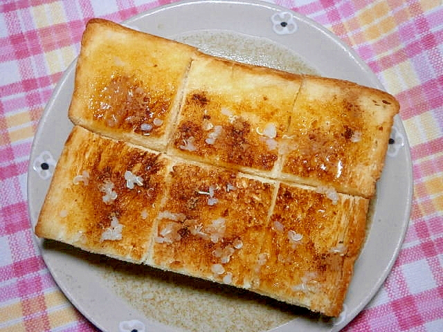 キヌアと蜂蜜バターのトースト