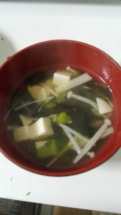 豆腐とえのきでかさましで☆
コンソメがワカメスープになるなんてびっくり。お店の味でした！
