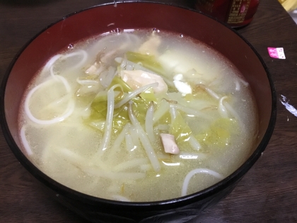 鍋のシメに鳥塩ラーメンとして、汁まで美味しくいただきました♫ご馳走様でした^ ^