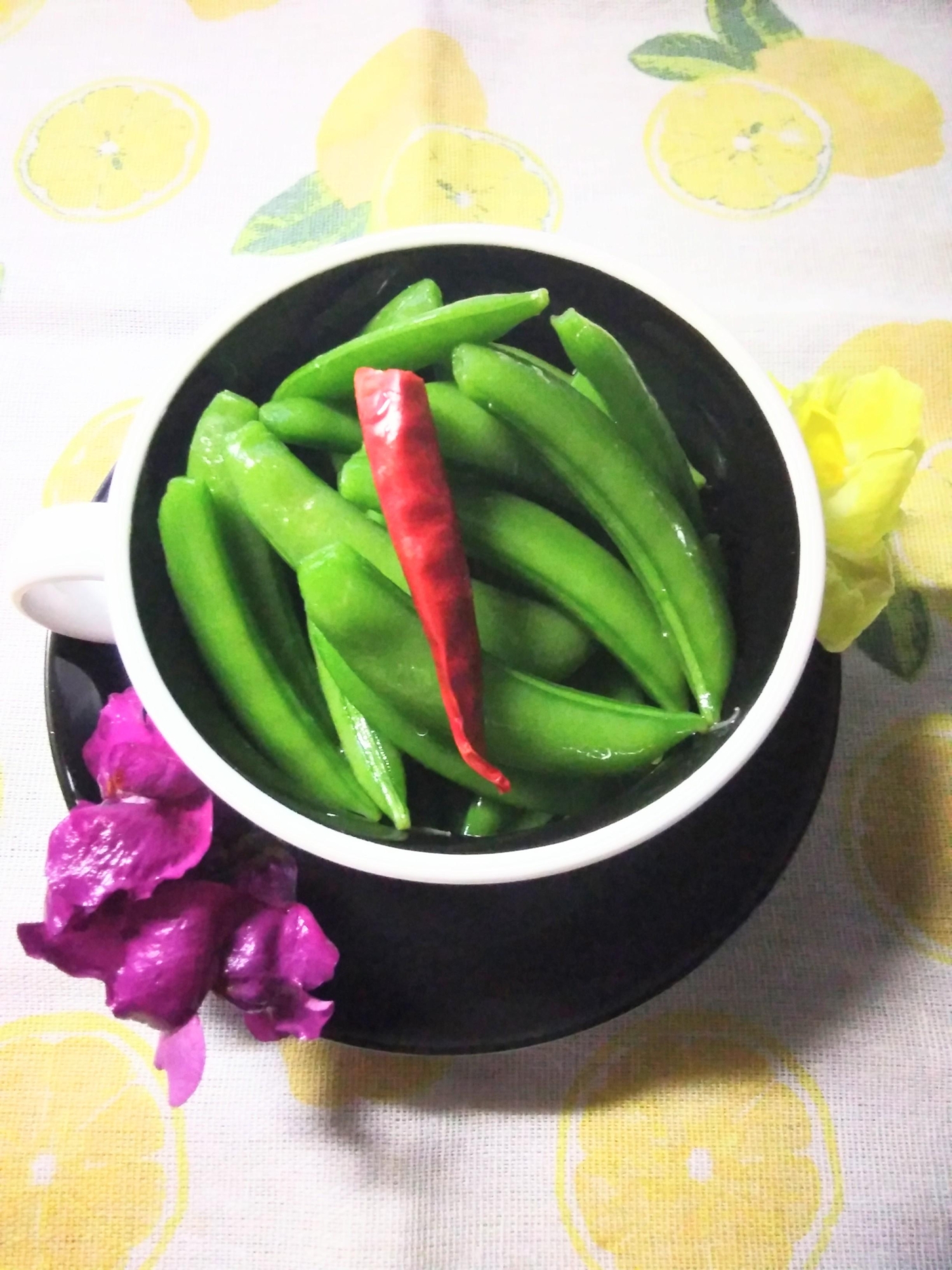 おつまみに　スナップエンドウの浅漬け