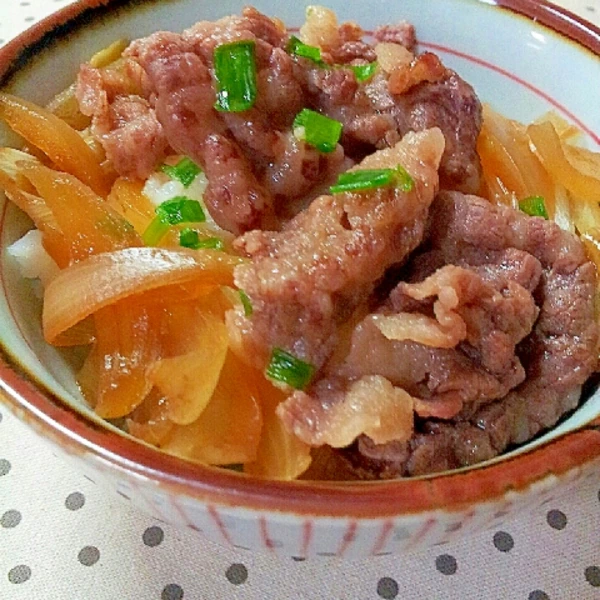 味付けはめんつゆだけの超簡単な 牛丼 レシピ 作り方 By ラズベリっち 楽天レシピ 味付けはめんつゆだけの超簡単な 牛丼 レシピ 作り方 By ラズベリっち 楽天レシピ