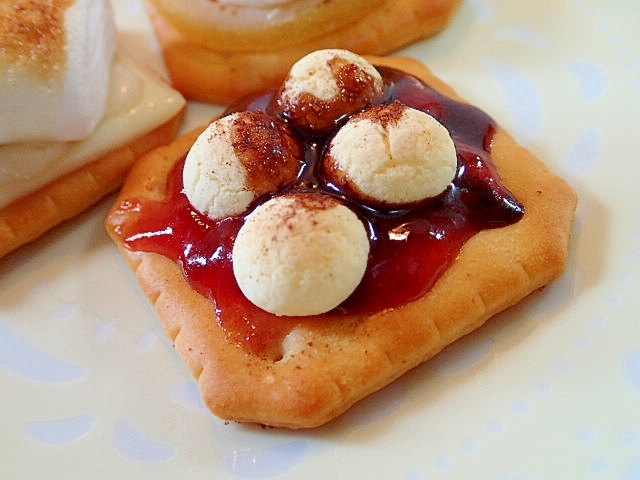 ラズベリージャムと卵ボーロとチョコの焼きクラッカー