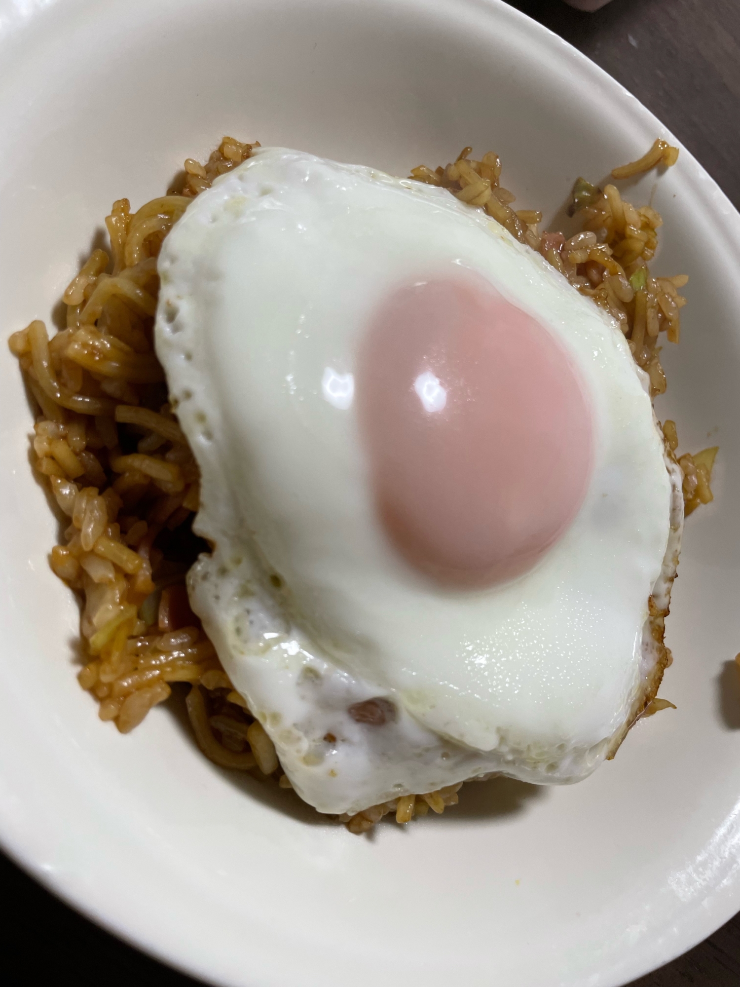 目玉焼きのせそば飯