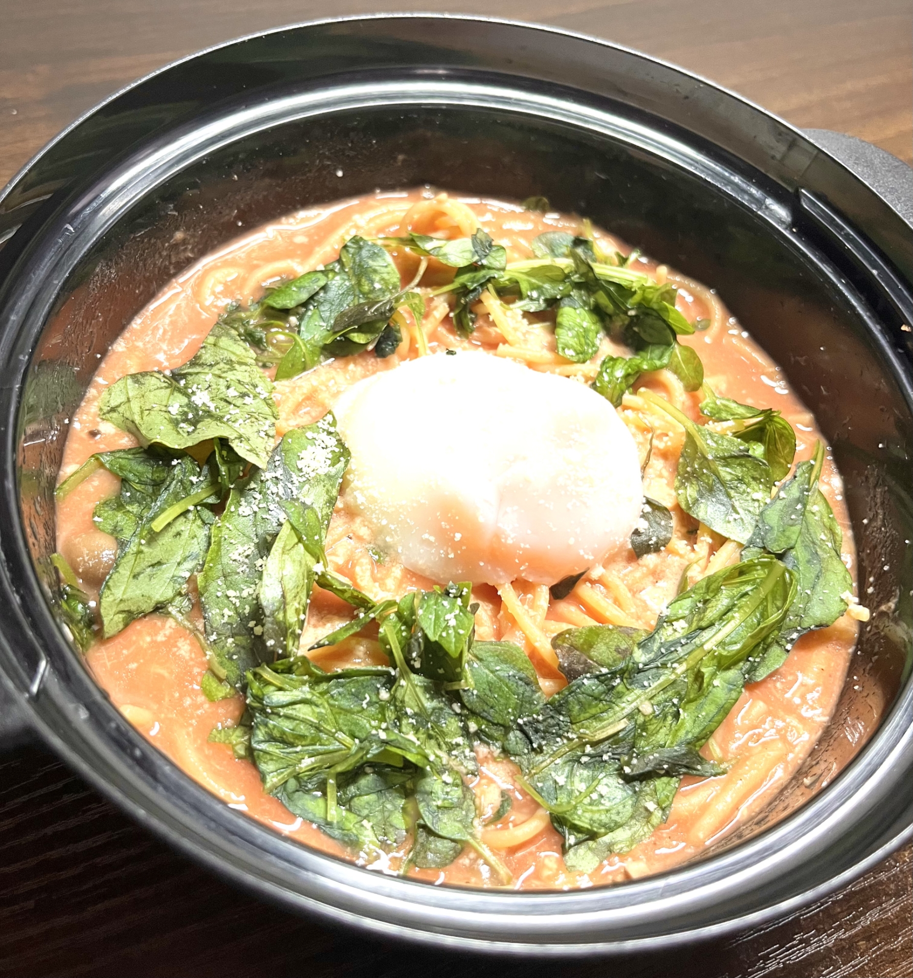 【レンジのみ】温玉とツナのトマトクリームパスタ