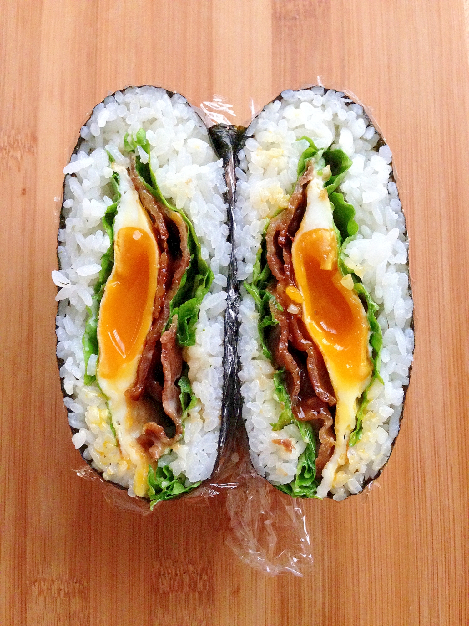 簡単☆目玉焼きと豚肉のすきやきおにぎらず♪