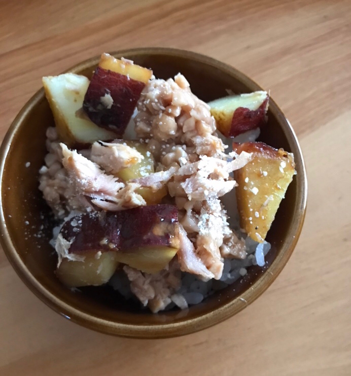 さつまいもとツナ、粉チーズの納豆ごはん