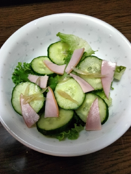 みょうがの甘酢漬けでサラダ
