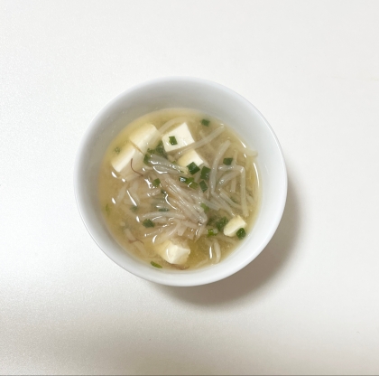 もやしと油揚げの味噌汁