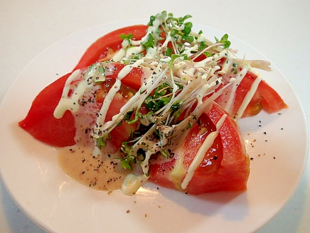 ごまわさびドレ＆マヨで　トマトとスプラウトのサラダ