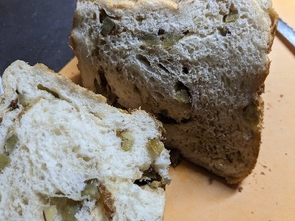 おさつレーズン食パン