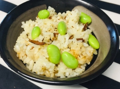 簡単⭐枝豆と塩昆布入り炊き込みご飯