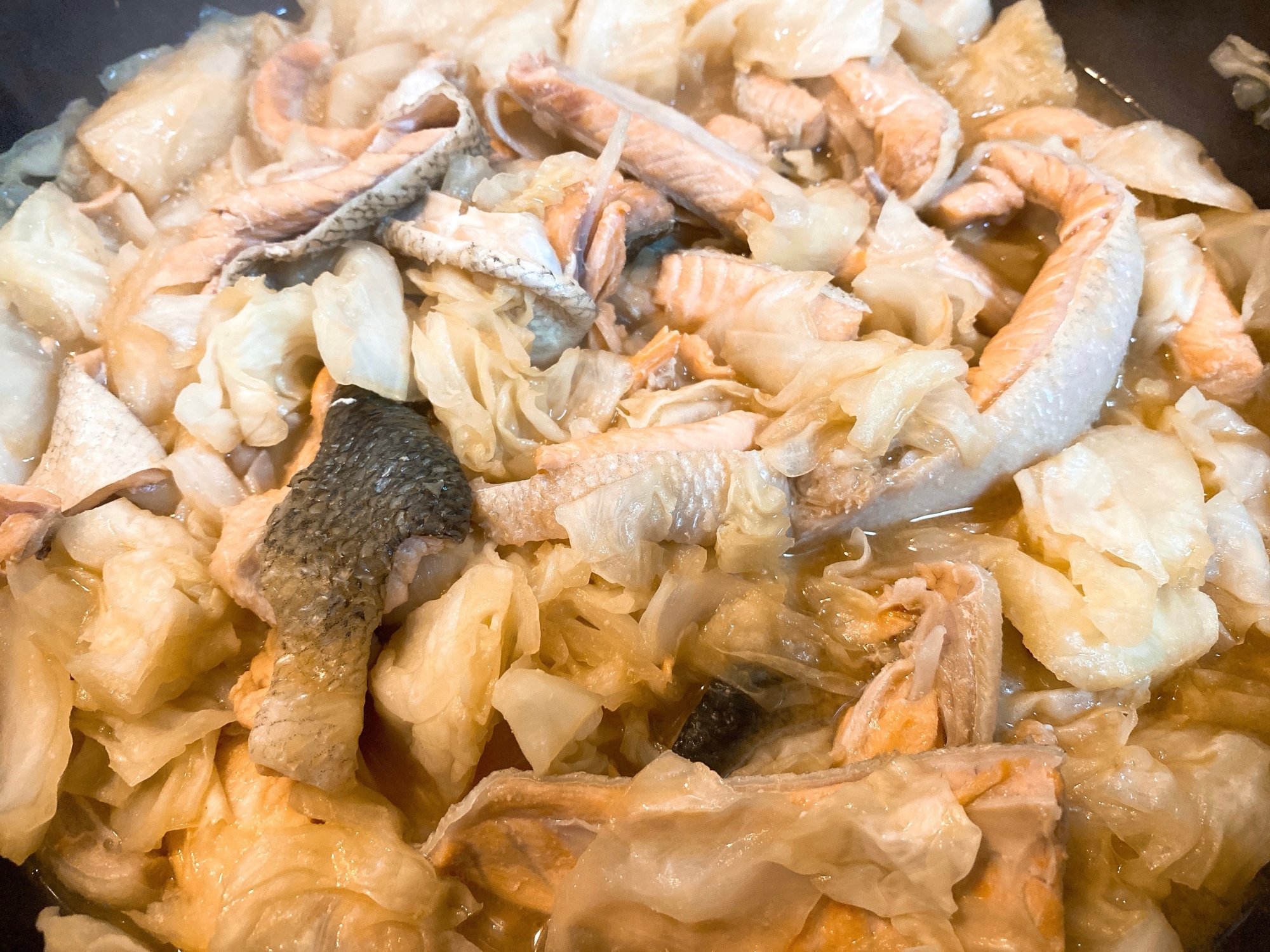 鮭のアラとキャベツで作るちゃんちゃん焼き風味噌煮