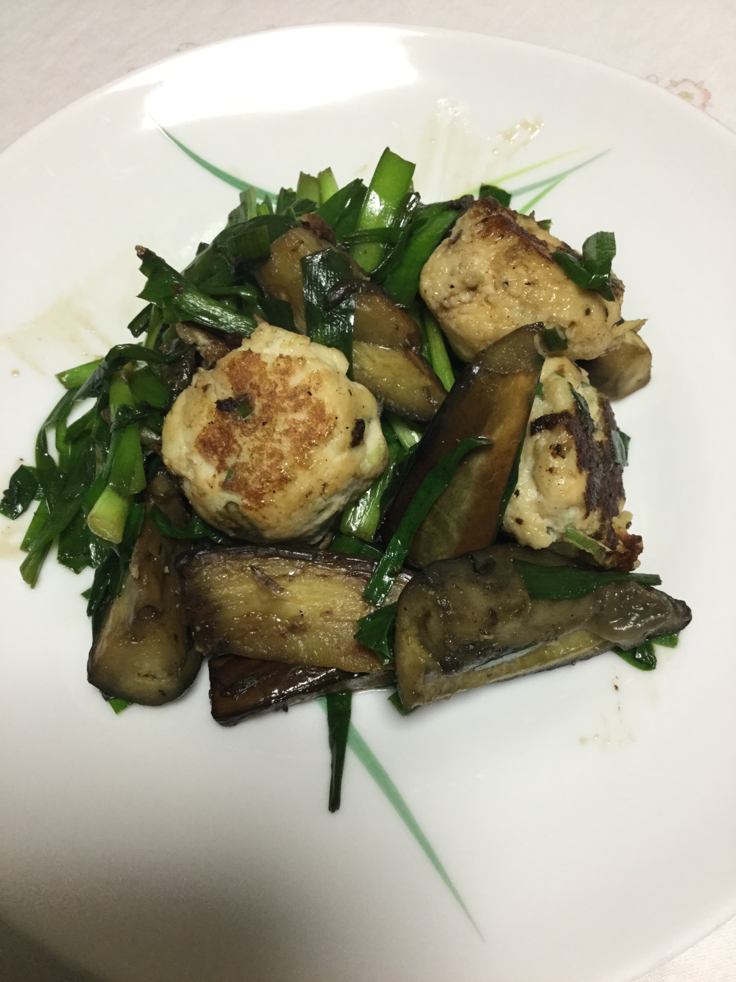 鶏団子と茄子のニラ炒め